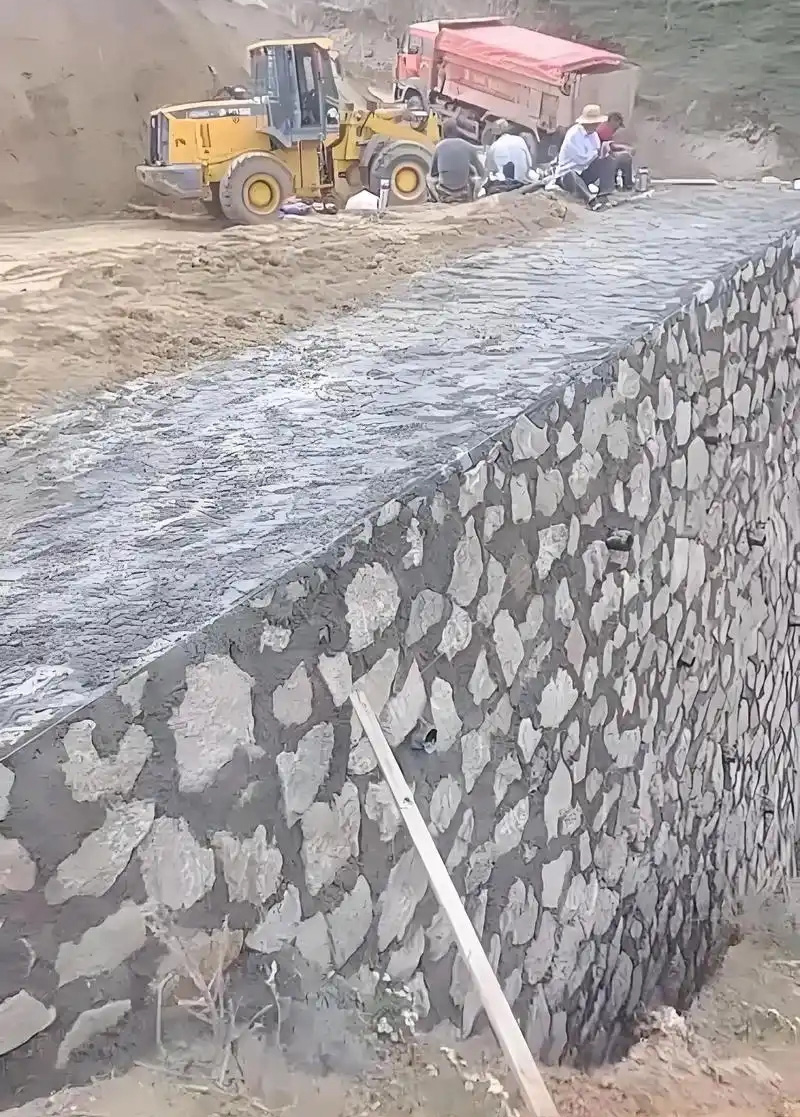 濮阳华龙区边坡加固